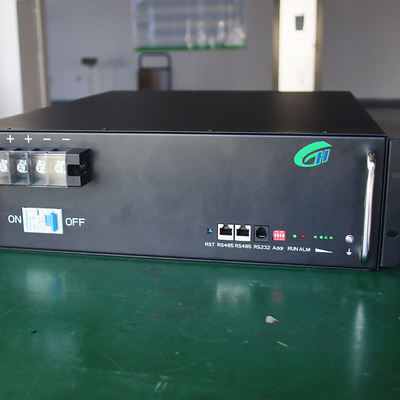 Bateria de lítio profunda reusável do ciclo, montagem em rack 12V Lifepo4 Marine Battery